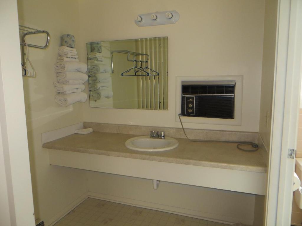 North Winds Motel Маккино Сити Экстерьер фото